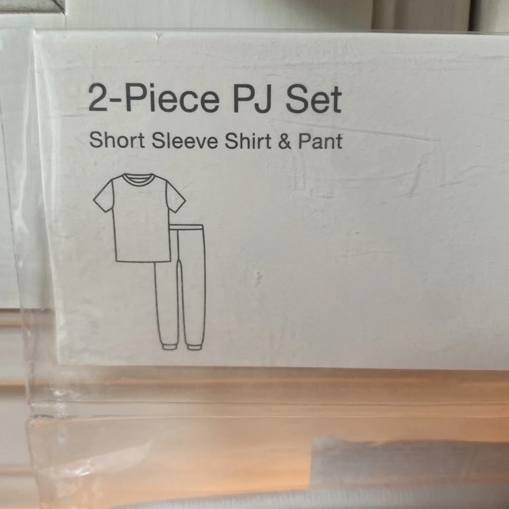 NWT Gap Kids 2 piece short sleeve PJ set. Snug fit size 6